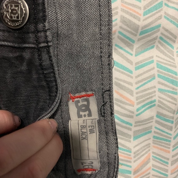 DC Skate mini jean skirt! - Picture 3 of 4